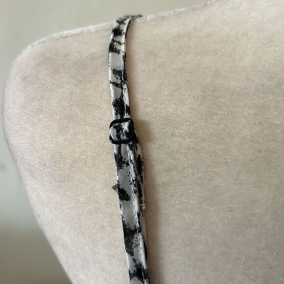Eclair black white spaghetti strap blouse Size M - Picture 5 of 9